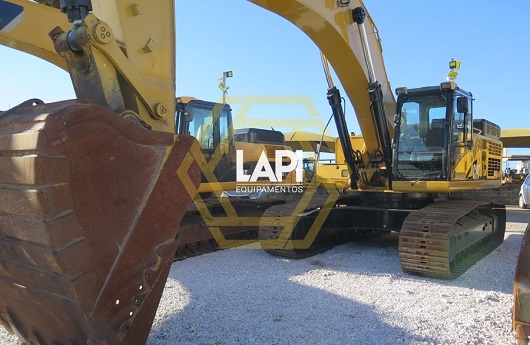 Escavadeira Caterpillar 345DLME