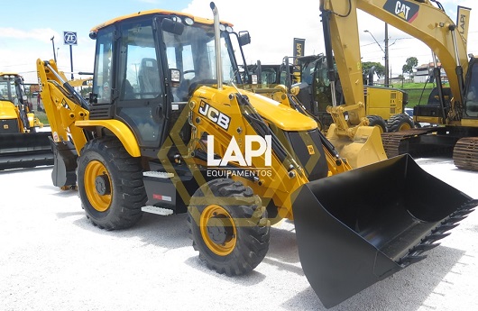 Retroescavadeira JCB 3CX
