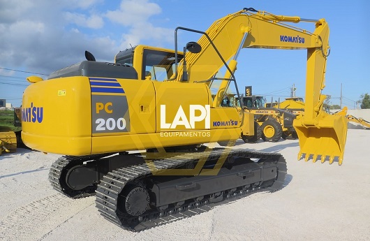 Escavadeira Komatsu PC200