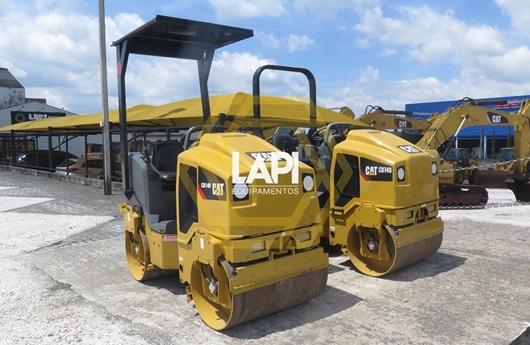 Rolo compactador Caterpillar CB14